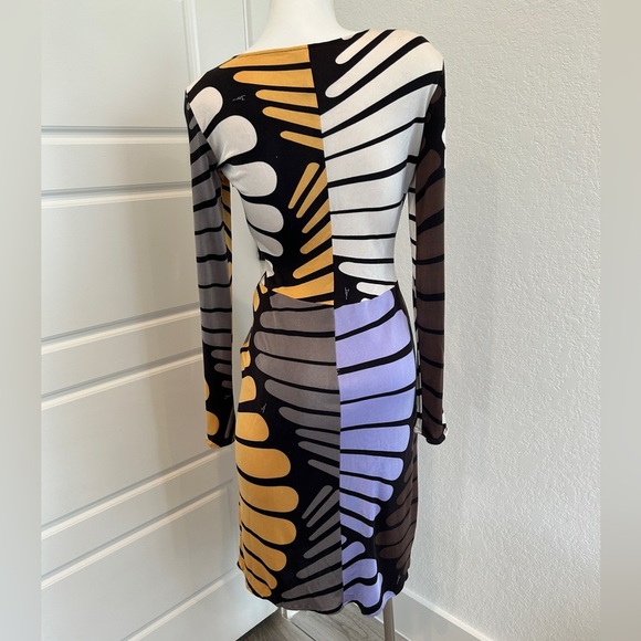 Issa London Multi-Color Print Gathered at Side 100% Silk Knit Dress - Picture 3 of 11